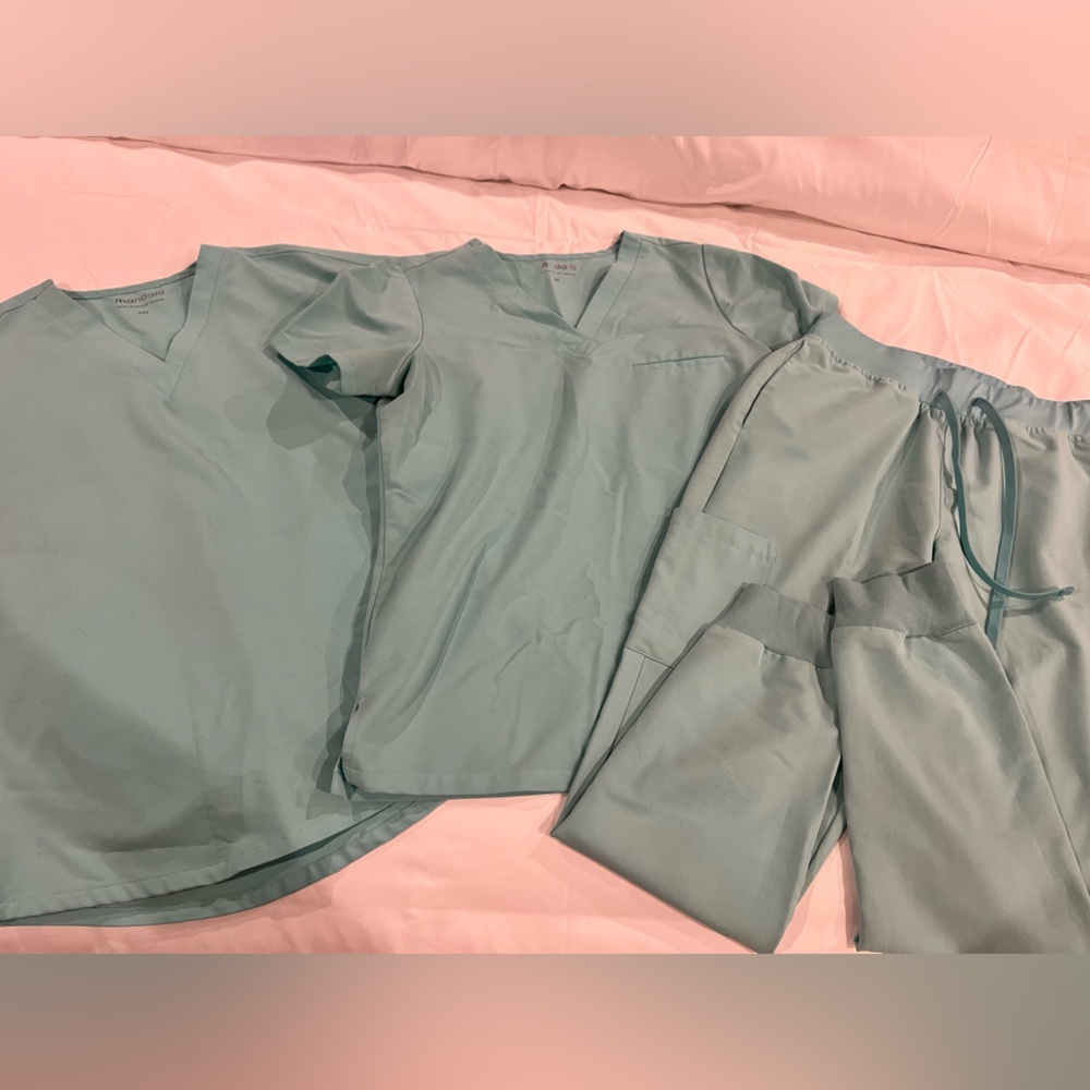 Mandala Scrubs- Size XS/XXS. Color Aqua.